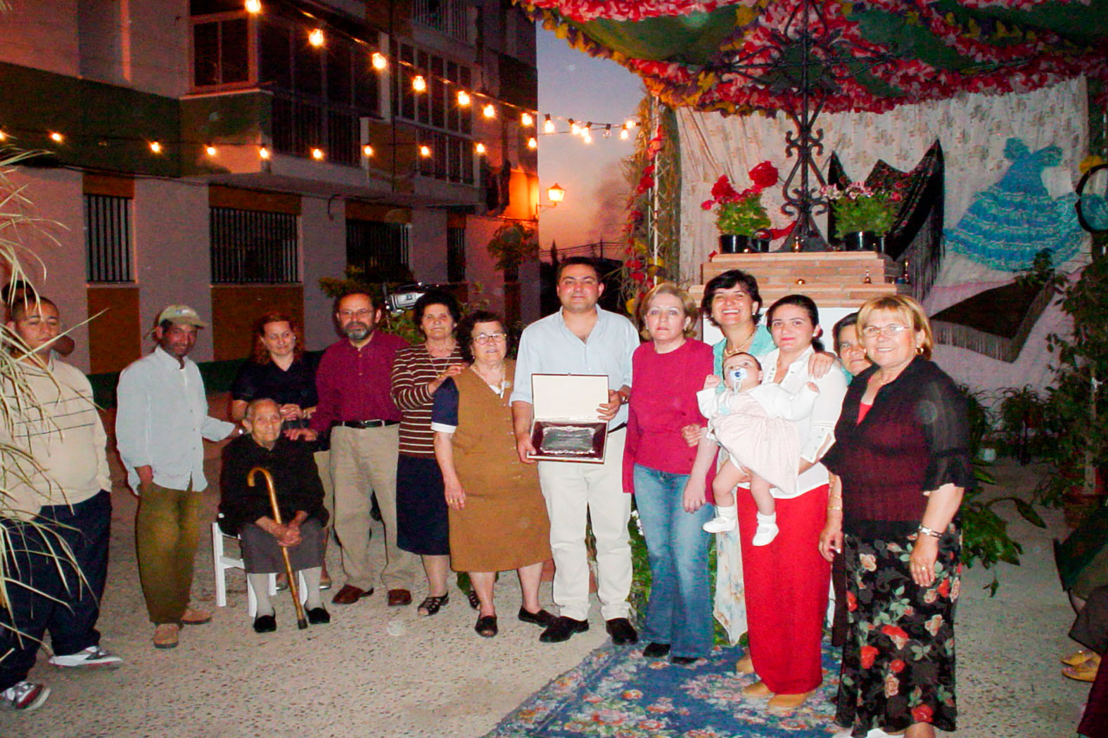2003-RECONOMIMIENTO-POR-VECINOS-BARRIADA-VIRGEN-DEL-CASTILLO-